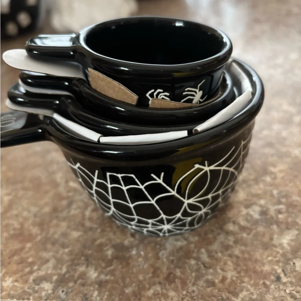 Black Spiderweb Measuring Cups by Bakeshop - Picture 2 of 4